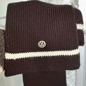 VW Black and White Knit Scarf